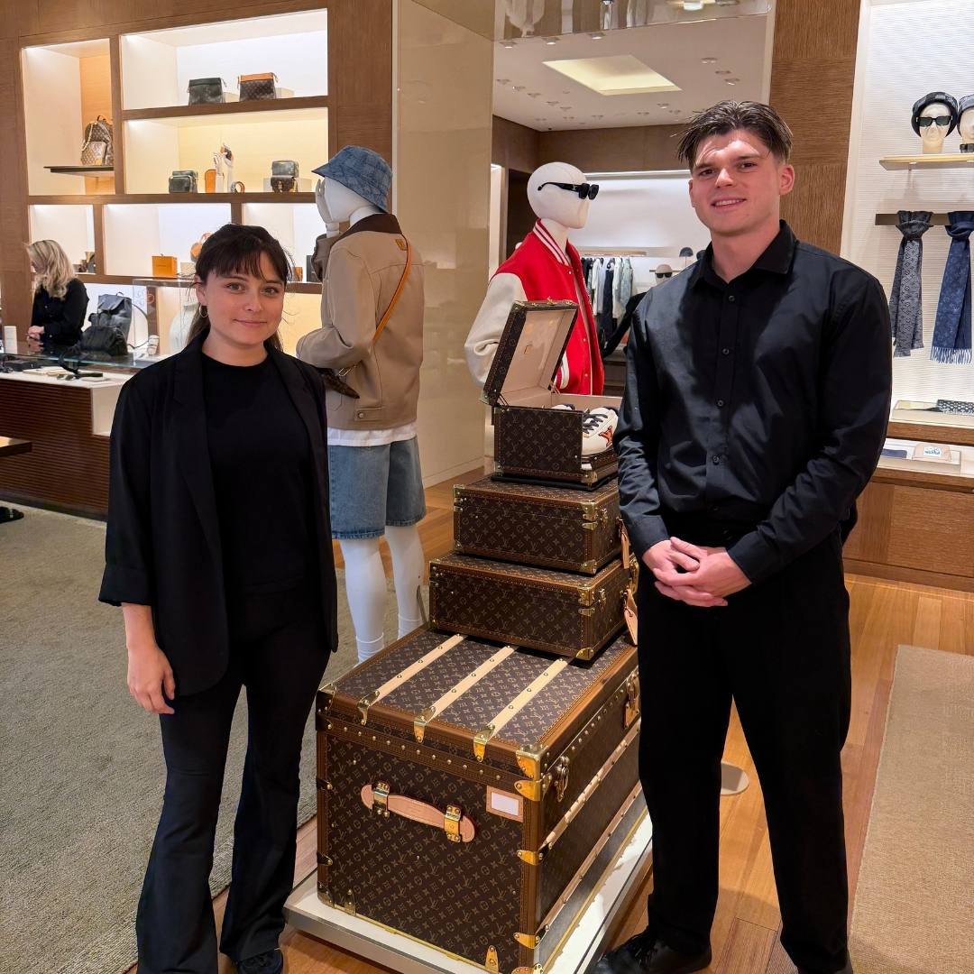 louis-vuitton-support-staff